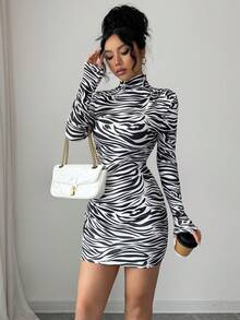 SHEIN PETITE Abito mini casual elegante per vacanze e feste in spiaggia, primavera/estate, da donna, slim fit, a righe nere e bianche, collo alto, maniche lunghe, per donne petite - Bianco e nero - Visualizzare 5