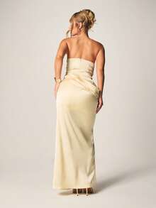 MISSGUIDED Đầm maxi dáng suông bất đối xứng, cổ chữ V, không dây vai, cổ tim, xếp ly, thích hợp cho tiệc tối trang trọng, ôm sát cơ thể, dài đến sàn, dự tiệc cưới, tiệc tùng. - Vàng nhạt - Xem 2