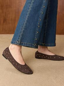 MOTF 女士铆钉圆头平底鞋 情人节春季鞋履 - 咖啡棕 - 查看 5