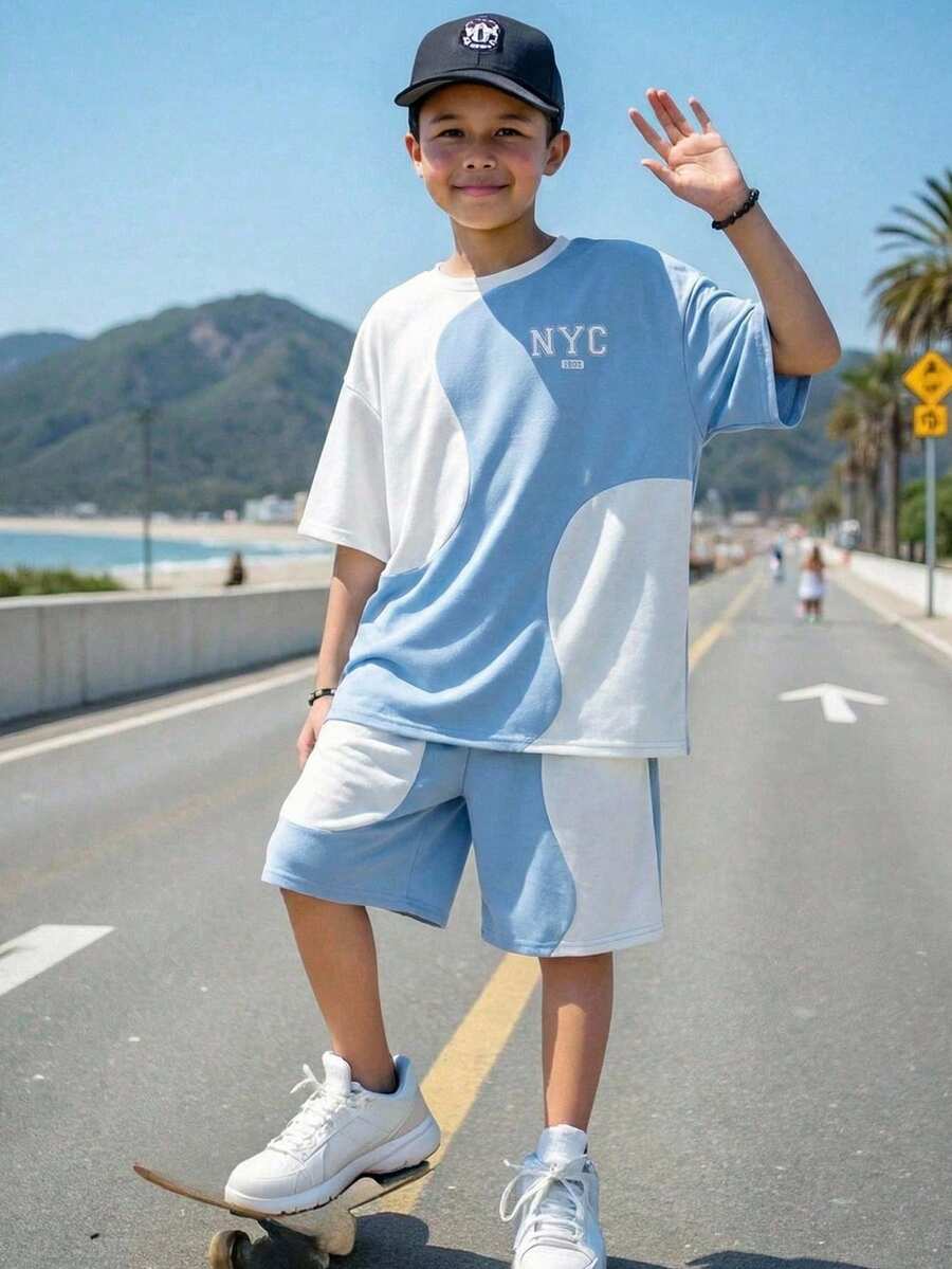 两件套儿童/青少年男童休闲舒适拼接撞色印花圆领短袖白色T恤和蓝色短裤运动套装,适合春夏季节、郊游、情人节、约会、旅行、度假、家庭聚会、返校、婚礼、晚宴、运动、生日派对等场合。 - 彩色 - 查看 1