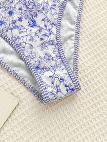 SHEIN 复古印花细肩带比基尼套装，适合少女夏季海滩度假；杏色针织纹理贝壳装饰挂脖三角比基尼套装；夏季海滩装扮；蓝白随机印花挂脖比基尼套装；夏季海滩泳装 - 藍色 - 查看 6