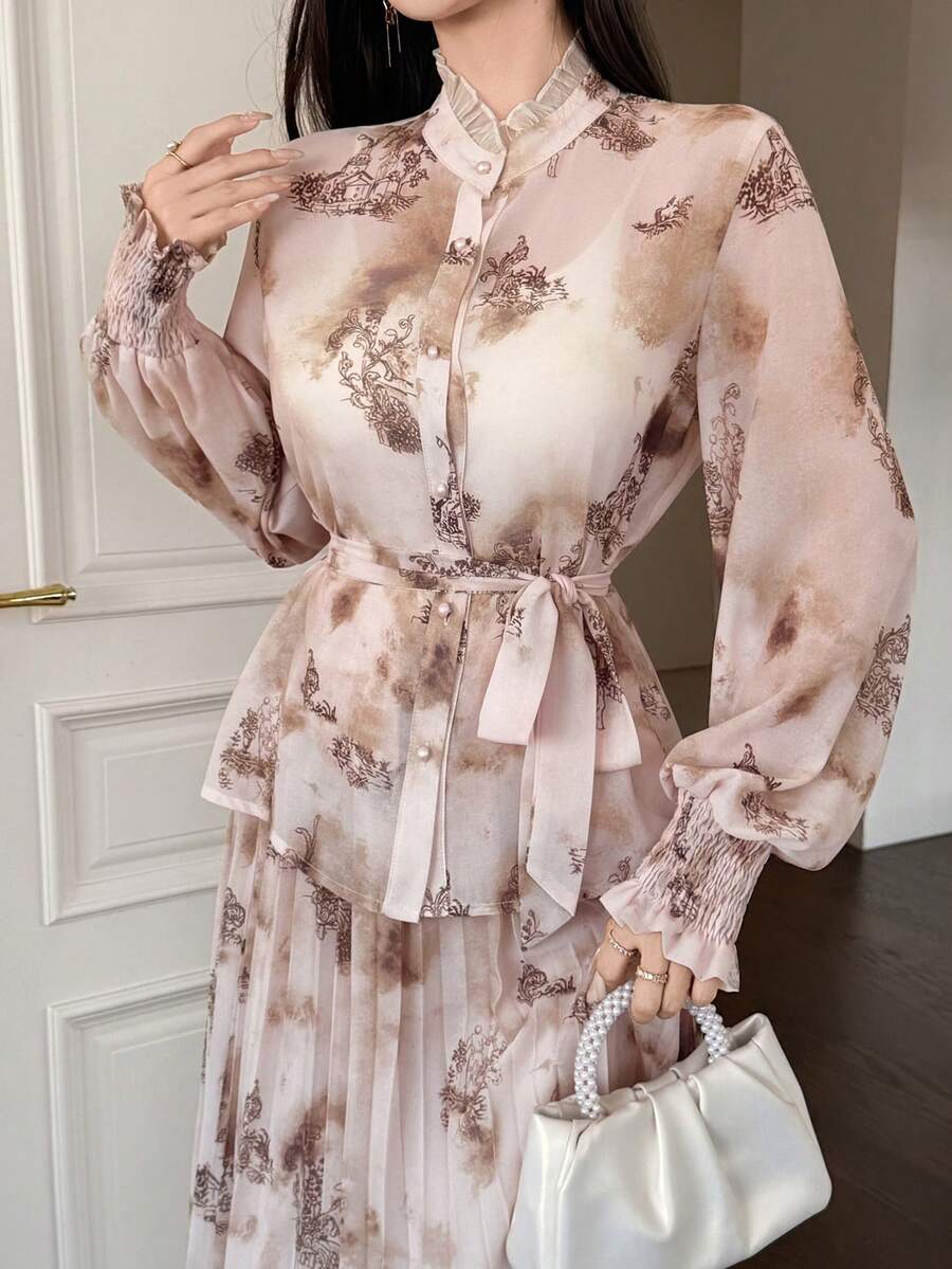 DAZY 女士优雅印花荷叶边腰带衬衫和百褶裙两件套，春夏婚礼宾客礼服 - 卡其色 - 查看 1