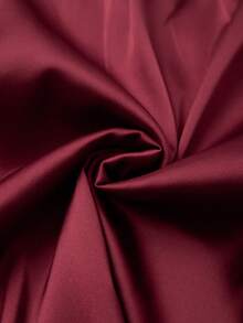 Franclia 2026春夏新款，法式浪漫成熟风缎面面料，打造奢华柔软质感，珍珠肩带和蝴蝶结装饰增添优雅细节，整体设计精致性感。无袖露脐上衣，肩带饰以珍珠，右肩饰有蝴蝶结，简约廓形，细节丰富，女士红色上衣，珍珠点缀上衣 - 紅色 - 查看 6