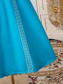 SHEIN Robe longue ample de style moyen-oriental pour filles, col montant, manches longues. Corps blanc avec motif floral coloré brodé. Légère, confortable et . Convient pour les voyages, les festivals, les vacances, les rassemblements, le printemps/l'été - Bleu azur - Voir 4