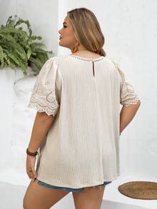 SHEIN CURVE+ Curve 尺码 US22 音乐节、海滨度假、波西米亚风女士圆领短袖刺绣休闲T恤，适合春夏穿着 - 卡其色 - 查看 9
