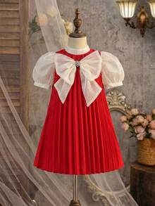SHEIN Vestido plisado con bloques de color y lazo elegante y lindo para niña - Rojo - Ver 2