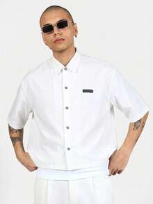 SUMWON 男士白色修身短袖衬衫，黑色撞色口袋细节，夏季休闲衬衫 - 白色 - 查看 2