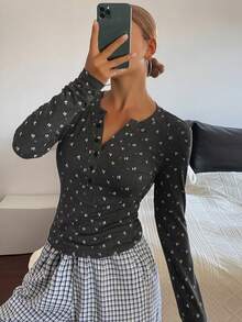 DAZY Ditsy Floral Partial Button-Up Fitted Women's Sleepwear Top - Dark Grey - View 4