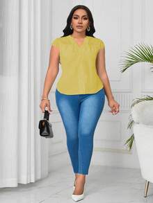 SHEIN Clasi Blusa de tela texturizada con cuello en V y encaje en contraste para tallas grandes - Amarillo - Ver 6