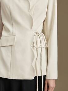 SHEIN X Scot Louie Ontre 2026春夏女士西装外套,适合度假及婚礼季,梭织面料,设计细节丰富,杏色,收腰设计,西装外套,独立日,都市时尚,简约通勤风,优雅女士外套,不对称设计,度假及婚礼宾客着装,办公室/教师,百搭女士西装外套 - 杏色 - 查看 3