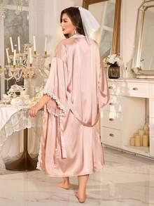 LuxeNights Bộ đồ ngủ cỡ lớn sang trọng gồm áo hai dây và áo choàng bằng satin. - Màu Hồng baby - Xem 2