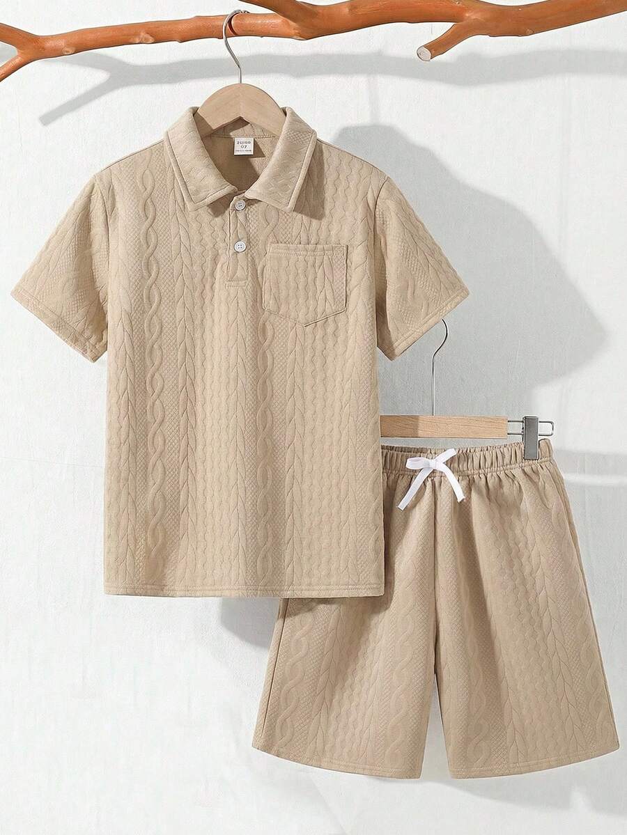 SHEIN 两件套男童休闲提花纹理面料立领开衫短袖短裤套装，卡其色 Polo 衫，适合上学、外出、度假、派对、春夏穿着。