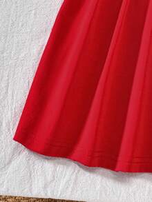 SHEIN Playful Pals 春夏女童红色无袖连衣裙，领口饰有花朵滚边，点缀3D草莓刺绣和格子蝴蝶结，甜美可爱风格，适合外出、日常穿着和派对。 - 紅色 - 查看 6