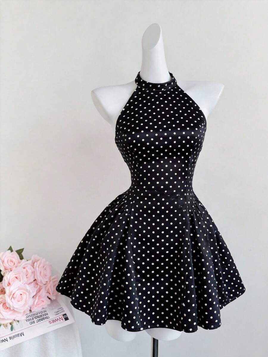 SHEIN Sweetro 优雅法式复古浪漫Y2K性感时尚学院风都市音乐节度假购物约会居家休闲派对通勤黑色波点露背系带褶皱蝴蝶结女士迷你连衣裙，春夏秋季 - 黑與白 - 查看 1