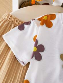 Sparklyn 2pcs/Set Girls Floral All-Over Print T-Shirt And High Waist Textured Wide Leg Pants Set - Khaki - View 4