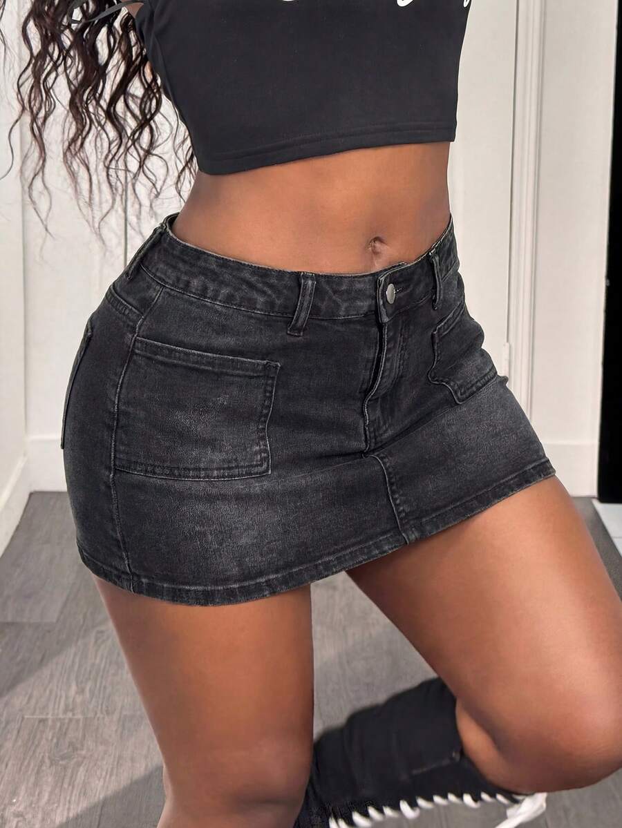 Slaydiva 大码女式性感时尚街头朋克字母印花低腰牛仔迷你裙；夏季女式牛仔短裤，Y2K风格，牛仔迷你短裤，迷你短裤，女式牛仔迷你裙，Y2K牛仔迷你裙，字母印花，中蓝色牛仔裙，圣诞节，新年，情人节。 - 黑色 - 查看 1