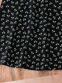 Conjunto de 2 peças para menina: camiseta de malha lisa com gola redonda e vestido curto floral. - Preto e Branco - Ver 10