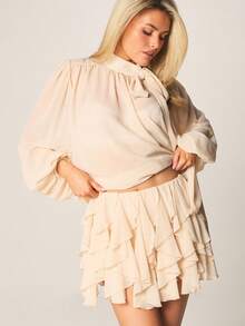 MISSGUIDED Bộ đồ hai mảnh gồm áo kiểu chiffon cổ buộc dây và chân váy ngắn xếp tầng với tay áo phồng và gấu váy nhiều tầng. - Màu be - Xem 1