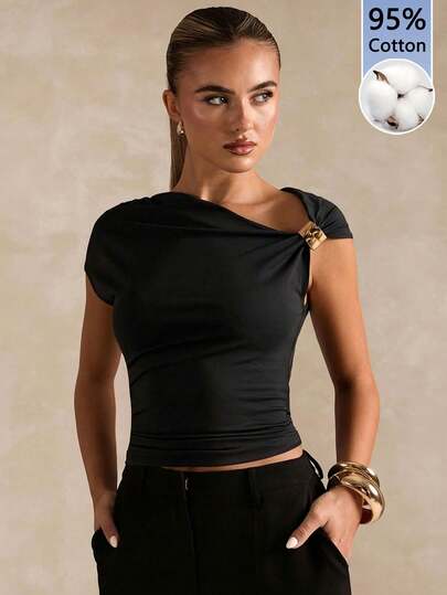 SHEIN BAE Camiseta de moda ajustada con cuello asimétrico y decoración metálica, 95% algodón, color negro sólido - Elegante parte superior para citas, fiestas, cócteles, eventos formales, vacaciones, oficina, trabajo, viajes, invitados de boda y festivales occidentales