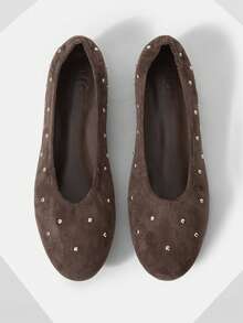 MOTF 女士铆钉圆头平底鞋 情人节春季鞋履 - 咖啡棕 - 查看 2