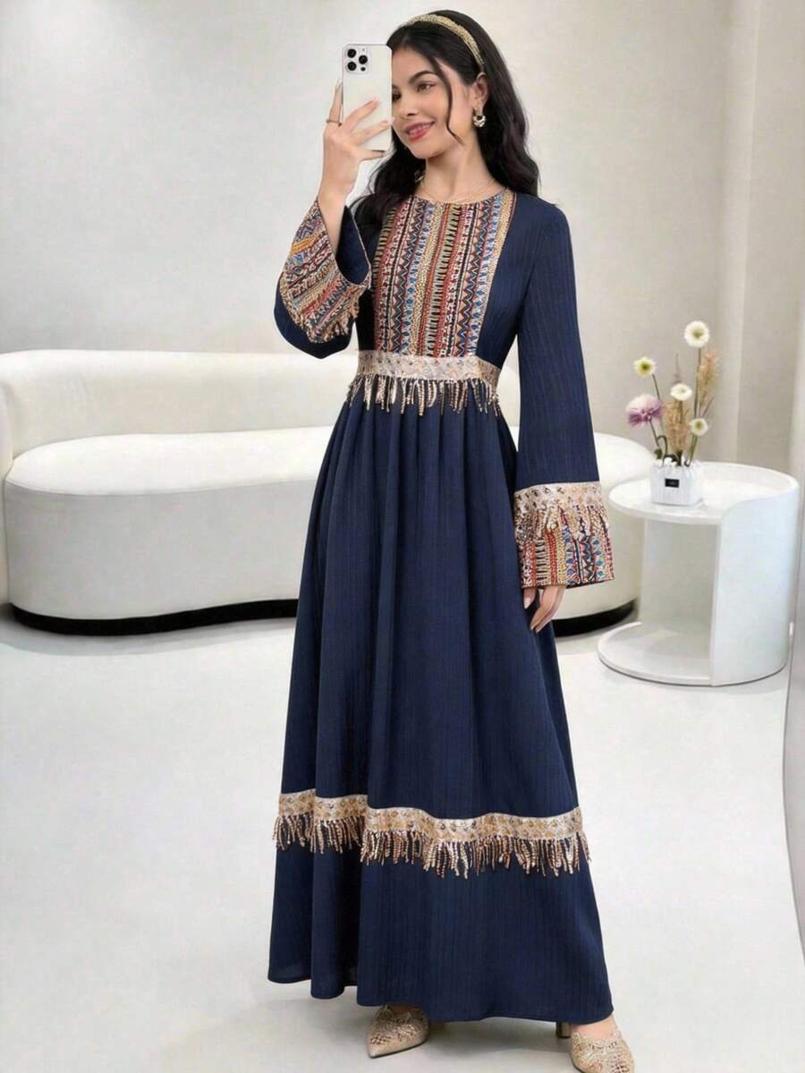 SHEIN Đầm dài tay dáng chữ A tay dài cho bé gái tuổi teen, màu xanh navy in hoa phối màu tương phản, thắt lưng dệt thủ công, kiểu dáng mới về mùa xuân/hè, thích hợp cho ngày lễ quốc khánh, trang phục truyền thống Ả Rập, áo khoác ngoài, Jalabiya, Abaya, Ramadan, đồ đôi mẹ con, chất liệu ren, mềm mại, nhẹ nhàng và thoải mái. - Xanh đậm - Xem 1