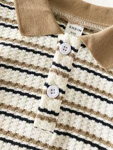 SHEIN Vintaside Kids 男婴经典绿色华夫格杏色 Polo 衫，白色撞色纽扣半开襟短袖休闲上衣，夏季街头风运动装，适合上学、度假、户外穿着，复古风，男婴服装，男婴 Polo 衫，纯棉婴儿服装，幼儿纽扣男婴服装，幼儿服装，6 个月-3 岁 - 彩色 - 查看 7