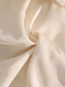 SHEIN 一件香槟色复古风女童连衣裙，欧根纱泡泡袖+3D蕾丝提花，缎面超大蝴蝶结，刺绣网纱正式礼服，柔软舒适，适合生日派对、钢琴演奏会等场合。另有女童奶油色泡泡袖连衣裙、优雅象牙色连衣裙等款式可供选择。 - 杏色 - 查看 4