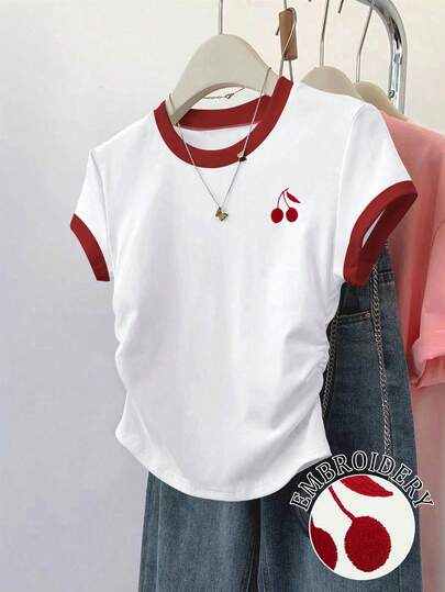 Resyla Nueva camiseta ajustada de verano casual y versátil con bordado de cerezas dulces para mujeres, cómoda para usar a diario, al aire libre, de compras, con diseño bordado y contraste de color