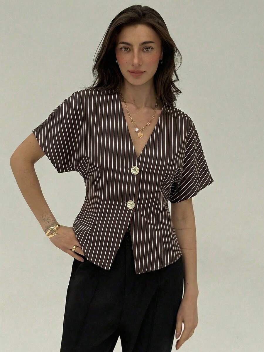 Aloruh Camisa blanca sólida con mangas de murciélago, doble botonadura y frente abierto elegante - Marrón - Ver 1