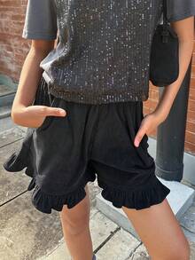 DAZY 少女纯色荷叶边斜插口袋休闲短裤 - 黑色 - 查看 2