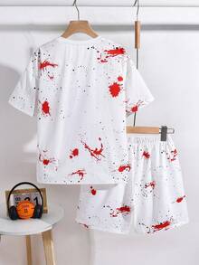 SHEIN Bộ 2 món thể thao thường ngày cho bé trai, kiểu dáng rộng rãi, họa tiết graffiti đường phố với 32 chữ cái và số, gồm áo thun ngắn tay và quần short, thích hợp cho các hoạt động ngoài trời, đi học, phong cách đường phố, tiệc tùng và giải trí, giá cả phải chăng, phù hợp cho mùa xuân, hè và thu. - Đỏ - Xem 3