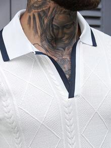 Manfinity Homme 男士舒适提花经典短袖Polo衫搭配弹力抽绳短裤两件套，适合春秋季穿着。休闲度假、日常办公、居家、聚会晚宴、约会、简约商务装束皆宜，方便驾车或骑行，适合正式或非正式场合。自用或送礼皆宜。经典畅销款，山本系列Polo衫套装。 - 彩色 - 查看 4