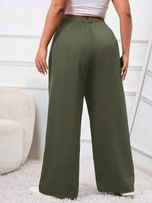 SHEIN PETITE CURVE 大码纯色前扣简约休闲西装裤，适合毕业季、返校季、教师装等场合，秋冬季日常通勤穿着皆宜。 - 軍綠色 - 查看 2