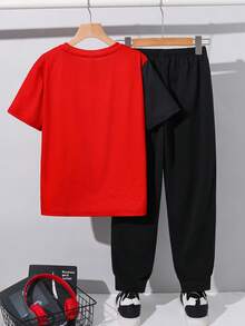 SHEIN 2件套男童休闲街头扎染涂鸦图案圆领短袖T恤和短裤套装，适合通勤、上学、日常休闲、运动、街头风格、春夏穿着。 - 紅色 - 查看 4