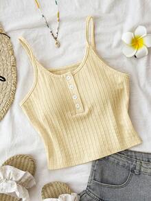 SHEIN Glamour Áo hai dây cổ điển đa năng kết hợp với kiểu dáng crop top hở eo, được trang trí bằng hàng cúc phía trước giúp giảm sự nhàm chán khi phối đồ. Có thể mặc riêng hoặc phối cùng quần jeans, chân váy để tạo vẻ ngoài thường ngày; cũng thích hợp làm áo lót để mặc cùng áo sơ mi, áo blazer, áo cardigan khi đi làm, hẹn hò hoặc đi chơi. - Nhiều màu - Xem 5