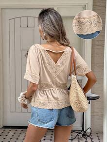 Serisse Áo thun nữ đơn giản cổ chữ V tay ngắn phối ren tương phản, mùa hè, áo thun kiểu babydoll, áo tay ngắn cổ chữ V kiểu Pháp phối ren rỗng, áo ôm eo tôn dáng, thanh lịch, ngọt ngào, đa năng, thích hợp cho kỳ nghỉ hè, lễ hội, mùa hè, mùa xuân. - Màu be - Xem 2