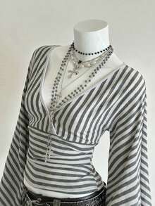 EgrlEra 女士性感坏女孩极简条纹深V领T恤 - 灰色 - 查看 1