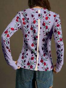 SoleilVie Áo thun dệt kim in họa tiết gân co giãn màu mơ mới mùa Thu/Đông 2025, áo thun dài tay dáng suông cài nút họa tiết hoa cổ điển, chất liệu mềm mại, thân thiện với da, thích hợp cho nữ mặc ngoài trời mùa Thu/Đông, áo dài tay họa tiết hoa cho nữ, áo kiểu đồng quê cho nữ, áo kiểu cao bồi cho nữ, áo kiểu miền Tây. - Màu tím hoa cà - Xem 2