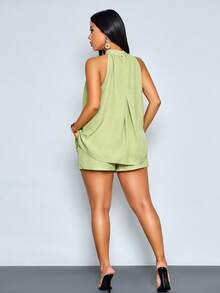 SOLERSUN 性感优雅的休闲沙滩度假两件套，薄荷绿露背吊带上衣搭配同色短裤，饰有不对称下摆。是约会和派对的完美之选。春夏女装时尚，尽显复古韵味。Kizn 女士度假套装，女士夏季套装，女士露背吊带上衣短裤套装，女士夏季两件套，鼠尾草绿女士套装，橄榄绿女士休闲两件套。 - 綠色 - 查看 3