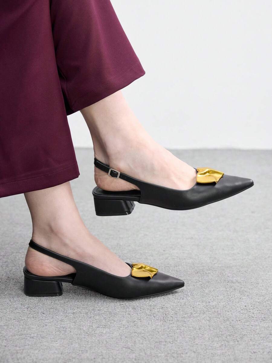 CUCCOO BIZCHIC Sapato feminino preto de bico fino com detalhes plissados em metal, salto baixo, versátil para o dia a dia e para o escritório, design elegante sem calcanhar. - Preto - Ver 1