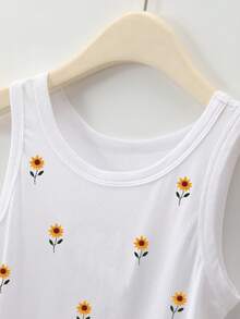 Resyla Daisy Embroidered Women's Round Neck Cropped Tank Top - White - View 4