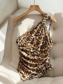 Franclia 豹纹不对称领口和不对称下摆褶皱单肩T恤，女士上衣，女士吊带衫，女士衬衫，腰部褶皱，金属扣带 - 杏色 - 查看 1