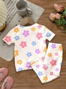 SHEIN 女婴休闲碎花修身圆领短袖上衣和裤子家居服套装，甜美风格，适合夏季，秋季新款，儿童舒适，儿童日常时尚，两件套，轻松舒适，舒适的春夏款式，情人节，春夏 - 彩色 - 查看 3