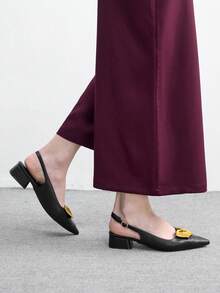 CUCCOO BIZCHIC Sapato feminino preto de bico fino com detalhes plissados em metal, salto baixo, versátil para o dia a dia e para o escritório, design elegante sem calcanhar. - Preto - Ver 4