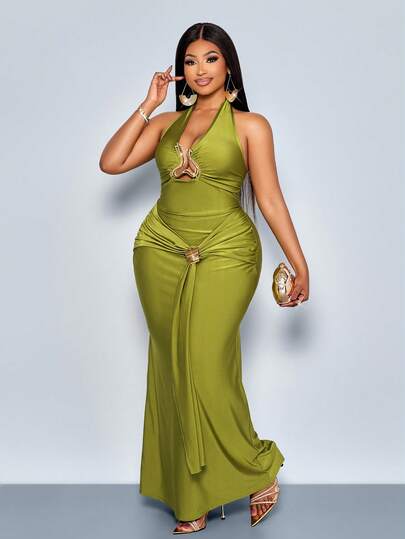 SOLERSUN 大码纯色深V领系带腰褶无袖修身吊带长裙。非常适合海滩度假或约会，甚至可以作为婚纱穿着。也适合情人节、派对、音乐会、复活节等各种场合。