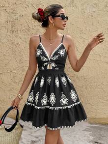 SHEIN Frenchy 女士休闲度假前扭结吊带迷你连衣裙，全身印花 - 黑色 - 查看 3