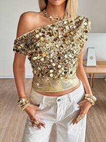 Siren Gaze 华丽金色亮片上衣，女士秋季服装，2025秋冬必备单品，不对称领口闪亮上衣，散发着复古富贵气息，是万圣节/圣诞节/新年/沙特国庆日的理想之选，也是派对/外出/通勤/约会的完美之选，尽显优雅奢华时尚风范。 - 金色 - 查看 4