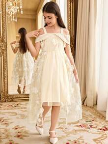 SHEIN Đầm lưới hở vai họa tiết hoa 3D cho bé gái tuổi teen, màu trắng ngà, thích hợp cho các dịp lễ hội và tiệc tùng. - Màu be - Xem 3