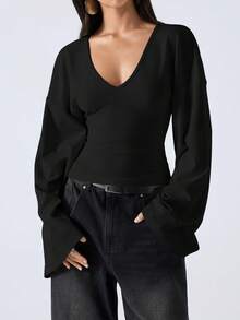 SHEIN EZwear 大码女式休闲纯色喇叭袖T恤，适合通勤、圣诞节、新年、感恩节、毕业典礼等场合，优雅时尚，舒适休闲，深V领，无花果色，户外休闲T恤 - 黑色 - 查看 10