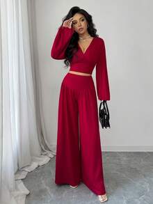 Rafferiza 女士V领针织露脐上衣搭配宽松褶皱阔腿裤，酒红色套装，情人节风格，时尚优雅，适合日常穿着、婚礼、宴会、通勤、毕业派对、节日活动、度假等场合。撞色设计，天鹅绒面料。 - 酒紅色 - 查看 4